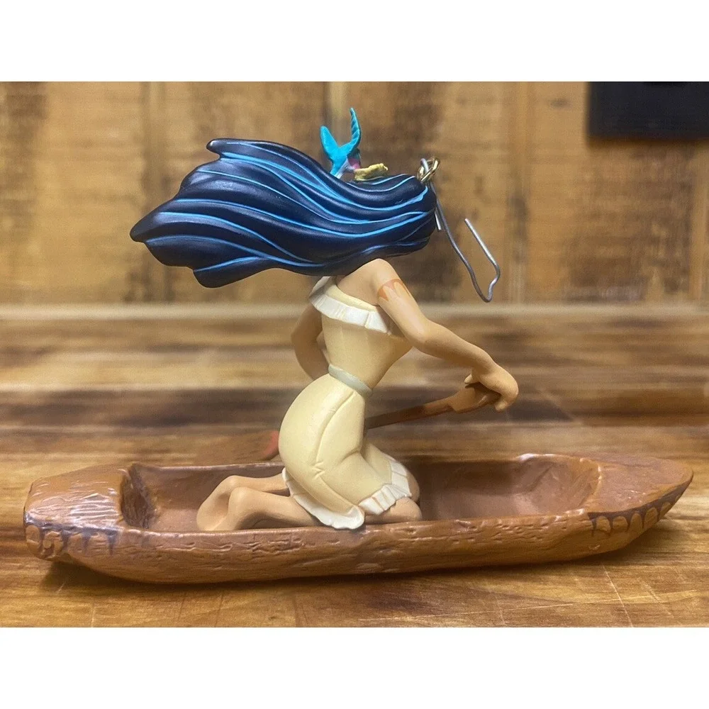 1995 Hallmark Ornament Pocahontas in Kayak W/ Hummingbird Walt Disney‎ Flit